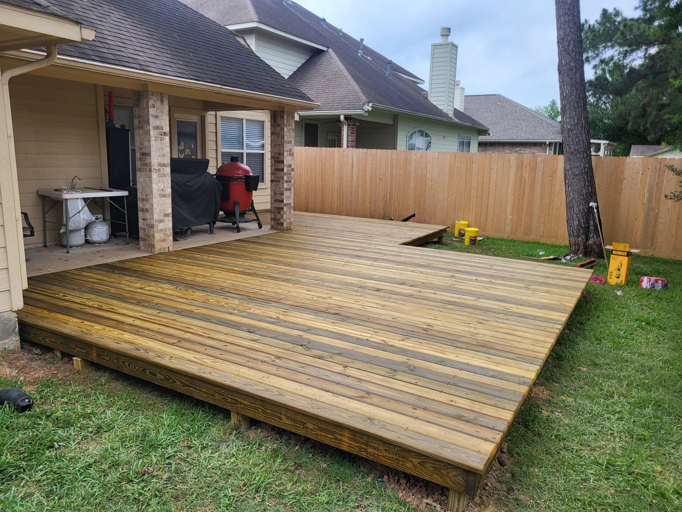 Wood vs Composite Decking: How to Choose the Right Material for Your Deck in Houston